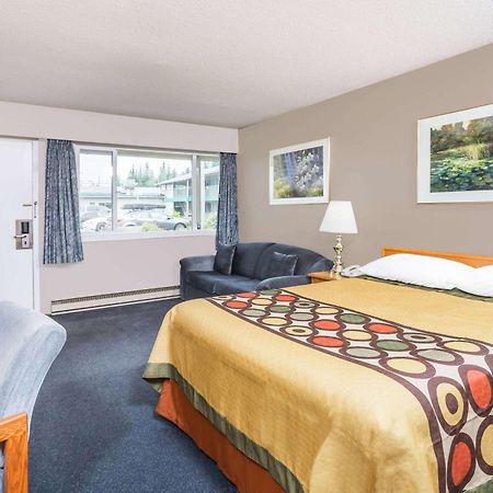 Готель Super 8 By Wyndham Quesnel Bc Екстер'єр фото