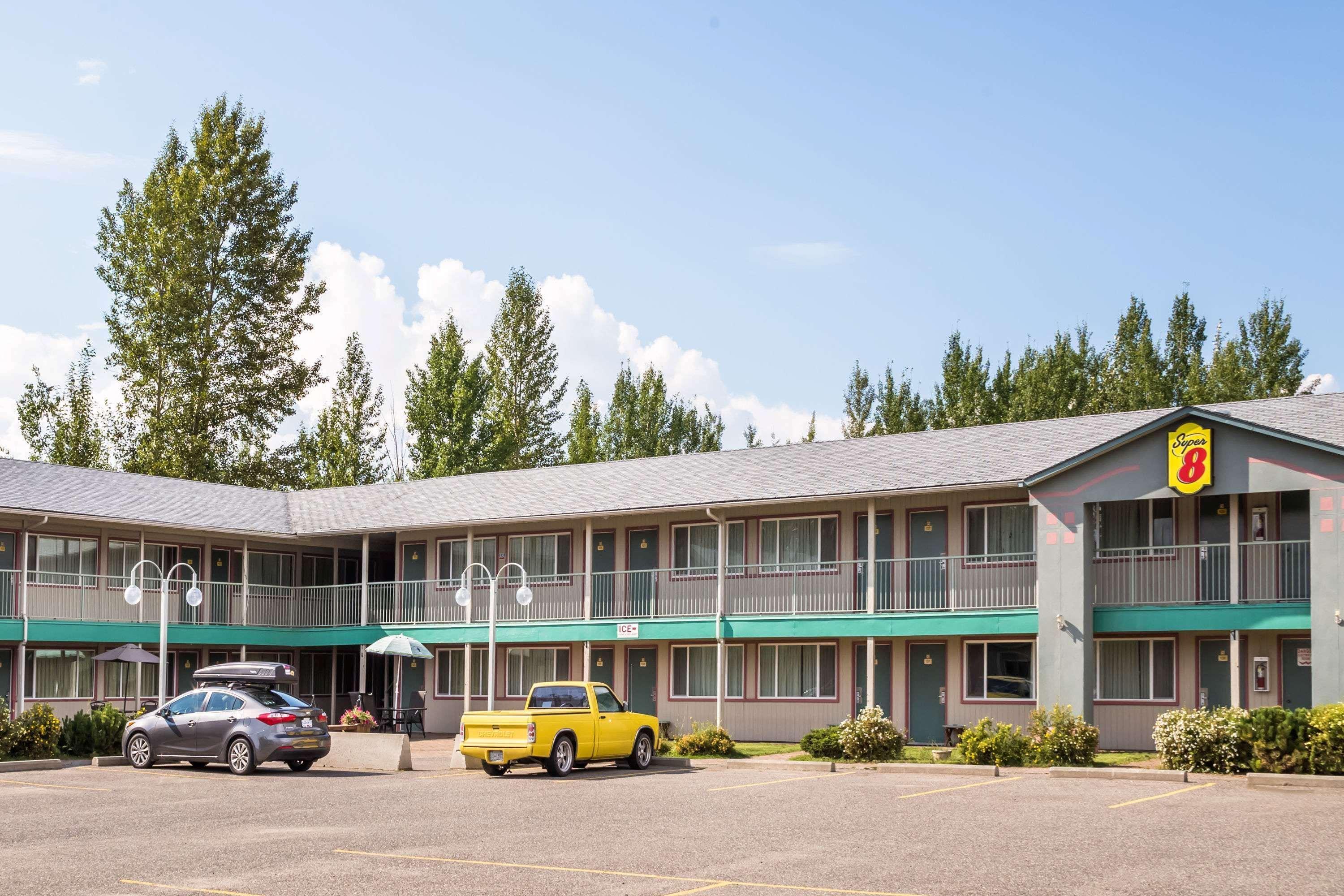 Готель Super 8 By Wyndham Quesnel Bc Екстер'єр фото